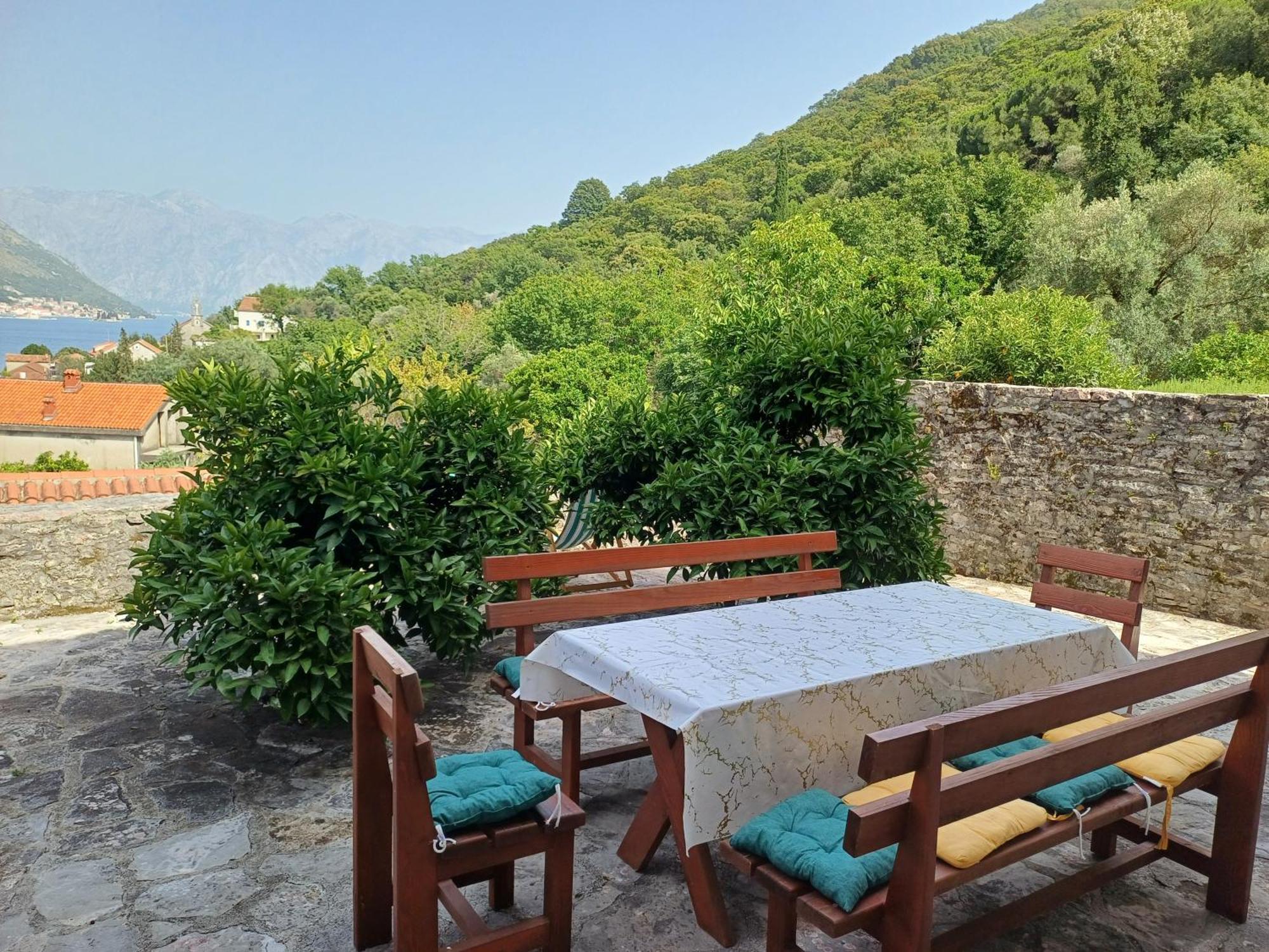 Guest House Maza Kotor Extérieur photo